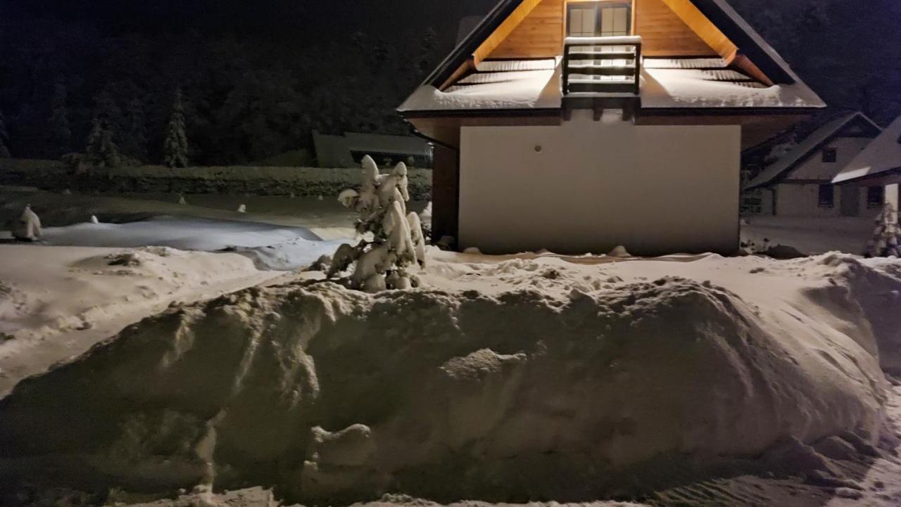 Brama Gor Villa Gorki Male  ภายนอก รูปภาพ